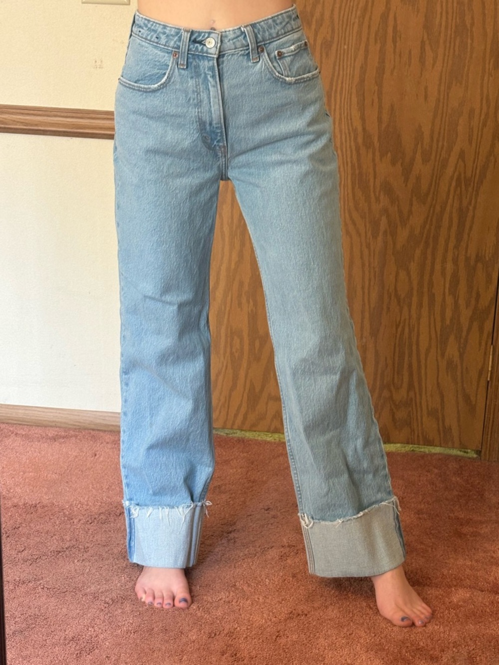 Abercrombie & Fitch Light Wash 90s Relaxed Jean High Rise Cuffed Straight Leg - Picture 3 of 7